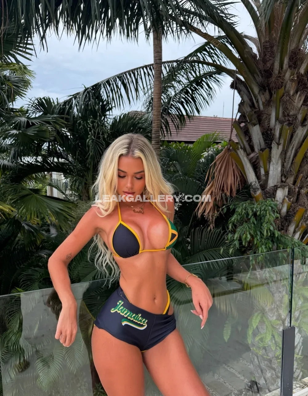 Phoebeisobelx Bikini Body Posing OnlyFans Photo Leaked