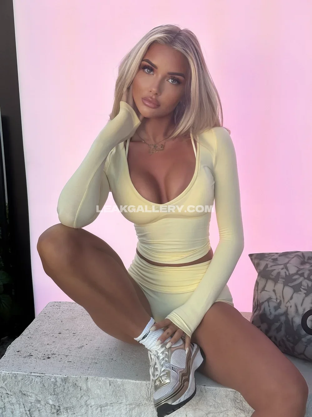 Phoebeisobelx Yellow Bodysuit Crotch Pose OnlyFans Photo Leaked