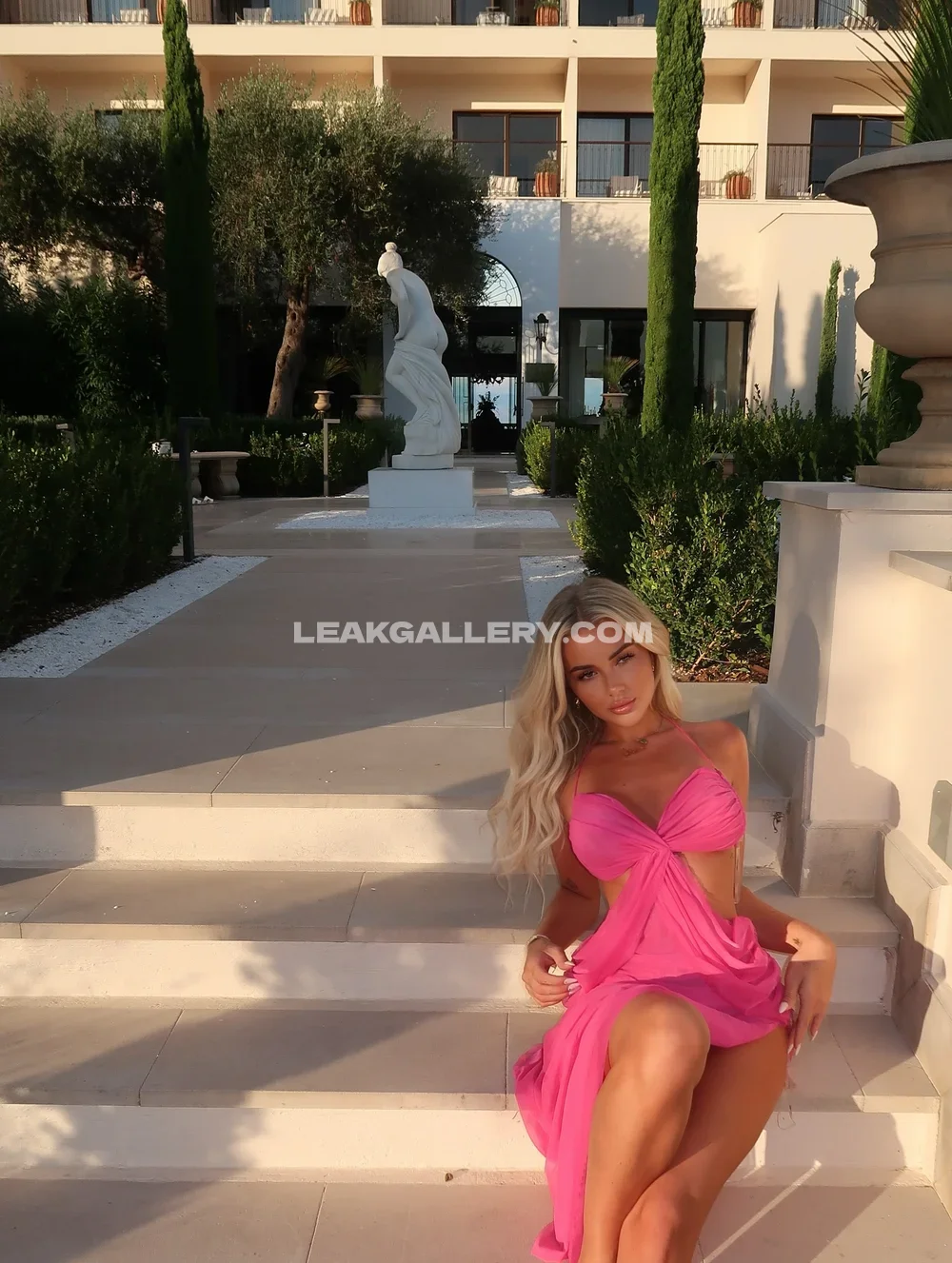 Phoebeisobelx Pink Dress Leg Spread OnlyFans Photo Leaked