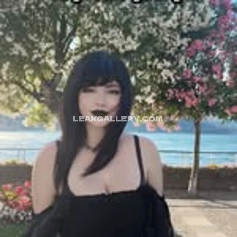 Pink Chyu Black Lipstick Outdoor Pose OnlyFans Photo Leaked