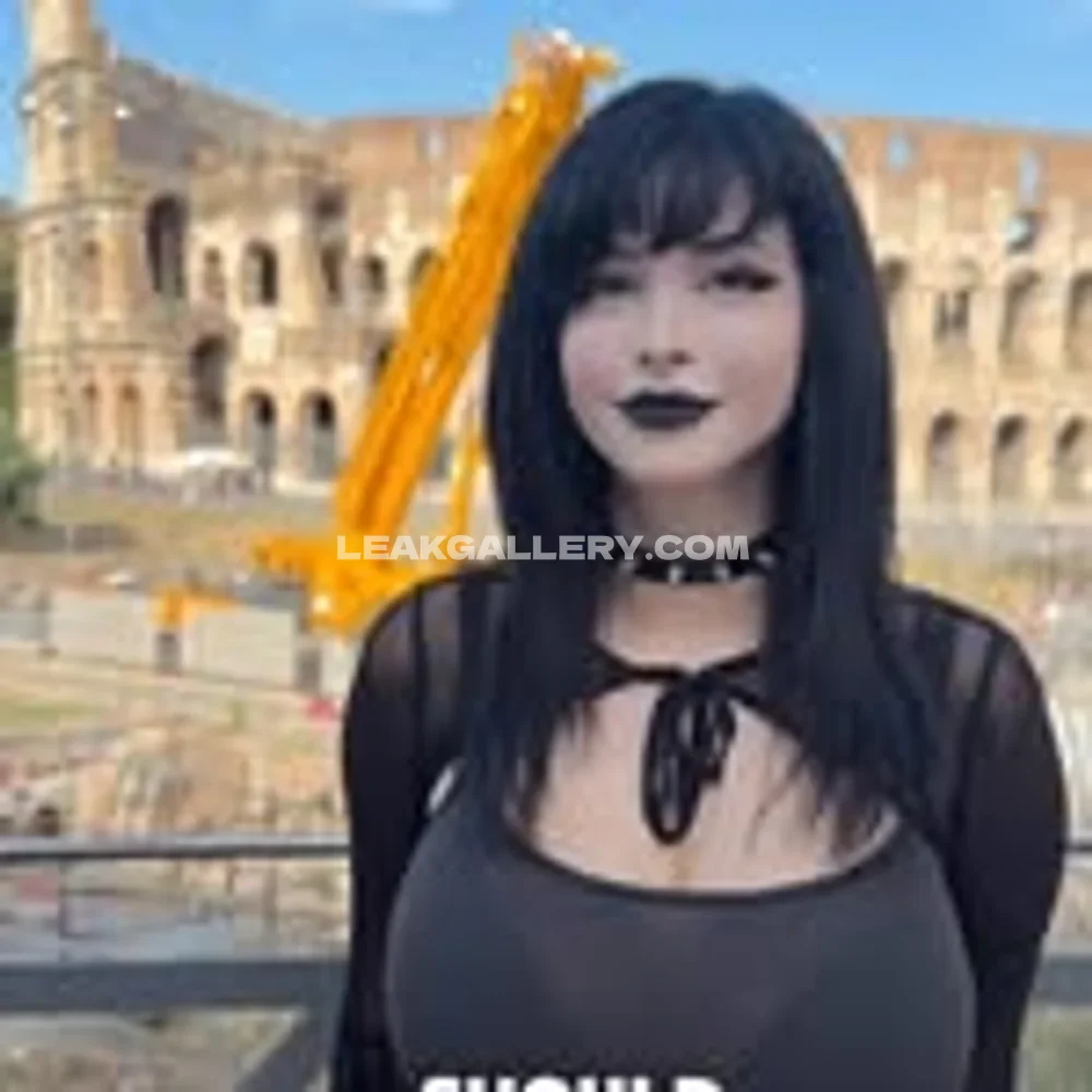 Pink Chyu Black Lipstick Outdoor Pose OnlyFans Photo Leaked