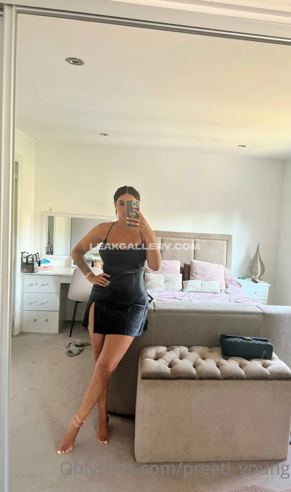 Preeti_young Mirror Selfie In Black Dress OnlyFans Photo Leaked