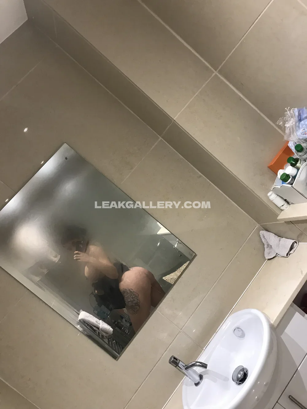 Preeti_young Mirror Selfie With Tattoo OnlyFans Photo Leaked