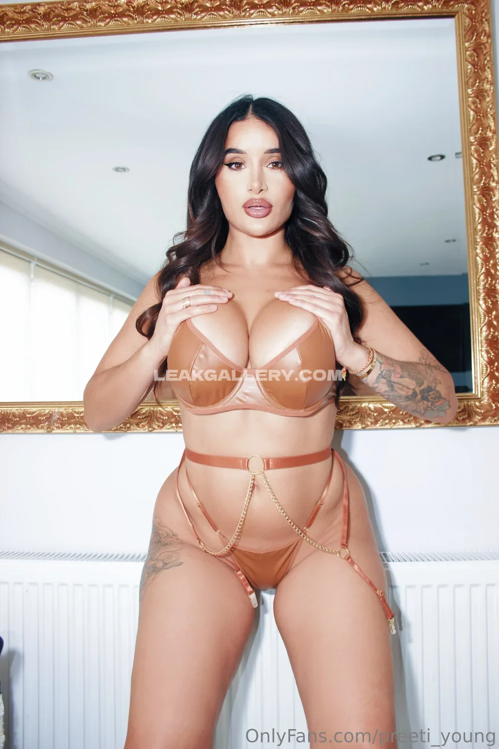 Preeti_young Nude Bra Pose OnlyFans Photo Leaked