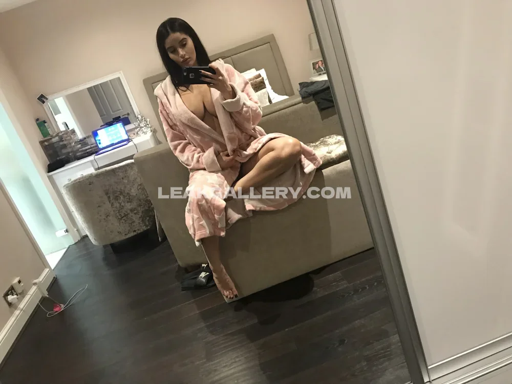 Preeti_young Pink Robe Mirror Selfie OnlyFans Photo Leaked