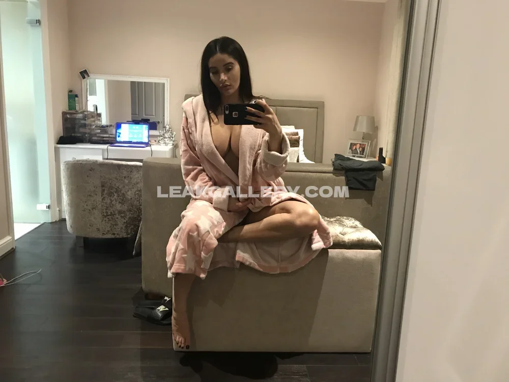 Preeti_young Pink Robe Mirror Selfie OnlyFans Photo Leaked