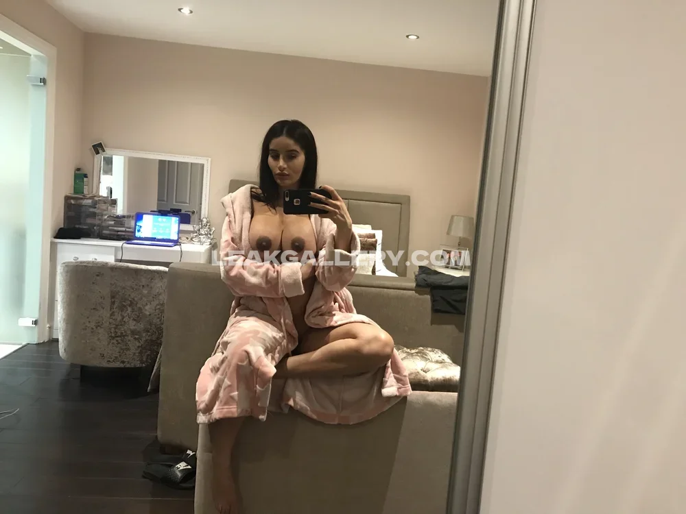 Preeti_young Naked Boobs In Robe OnlyFans Photo Leaked