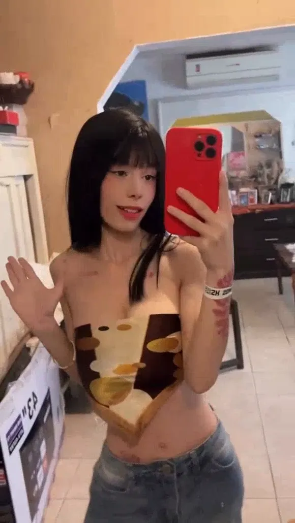 Prescindible Mirror Selfie Topless OnlyFans Video Leaked