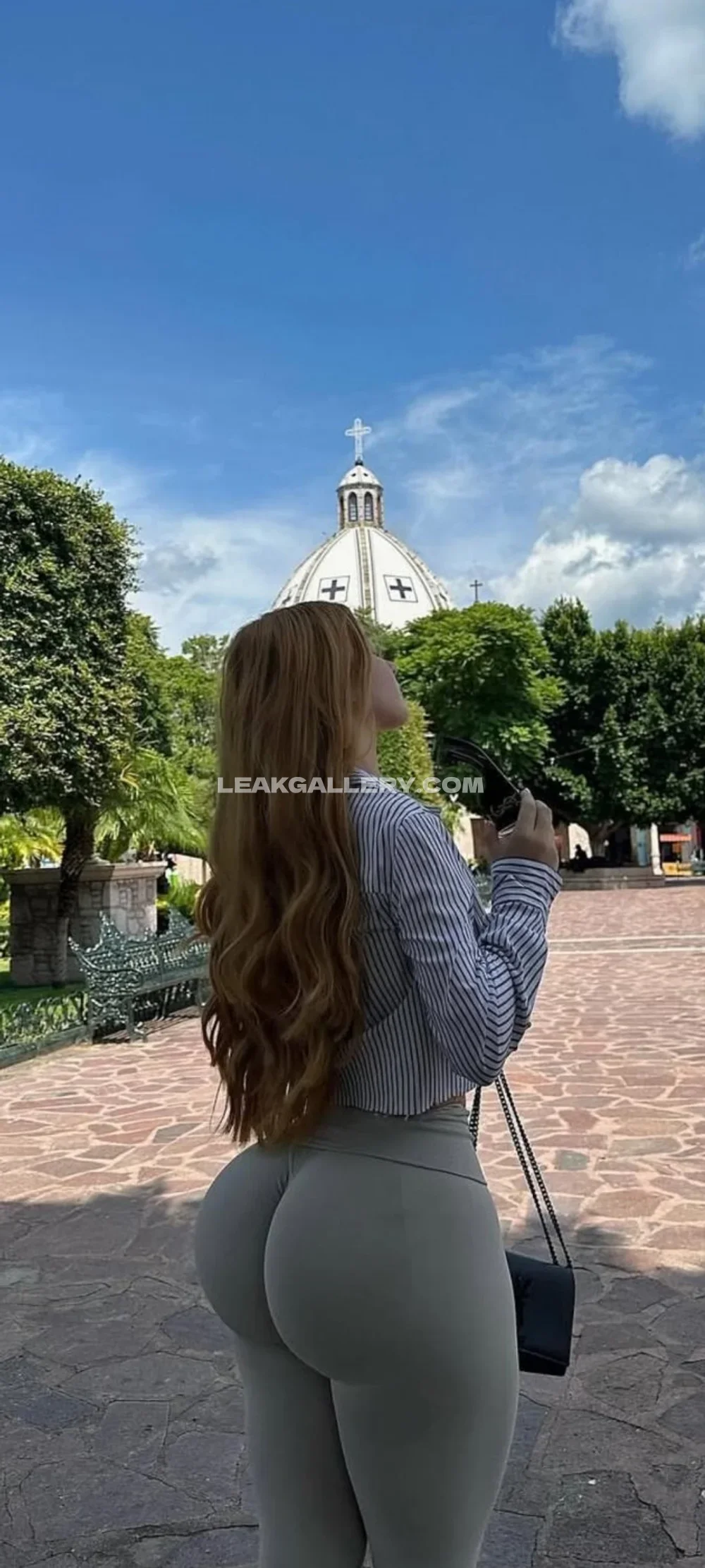 Priscillalopezm Tight Leggings Outdoor Pose OnlyFans Photo Leaked