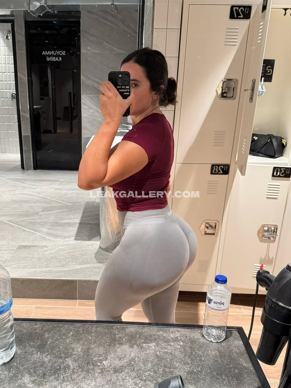 Pt.irempalaa Gym Mirror Selfie Pose OnlyFans Photo Leaked
