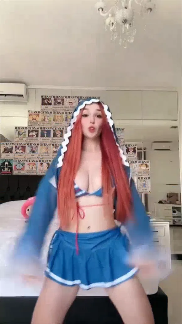 Queenfesch6 Blue Hoodie Dance Tease OnlyFans Video Leaked