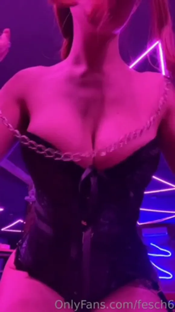 Queenfesch6 Corseted Body Tease OnlyFans Video Leaked