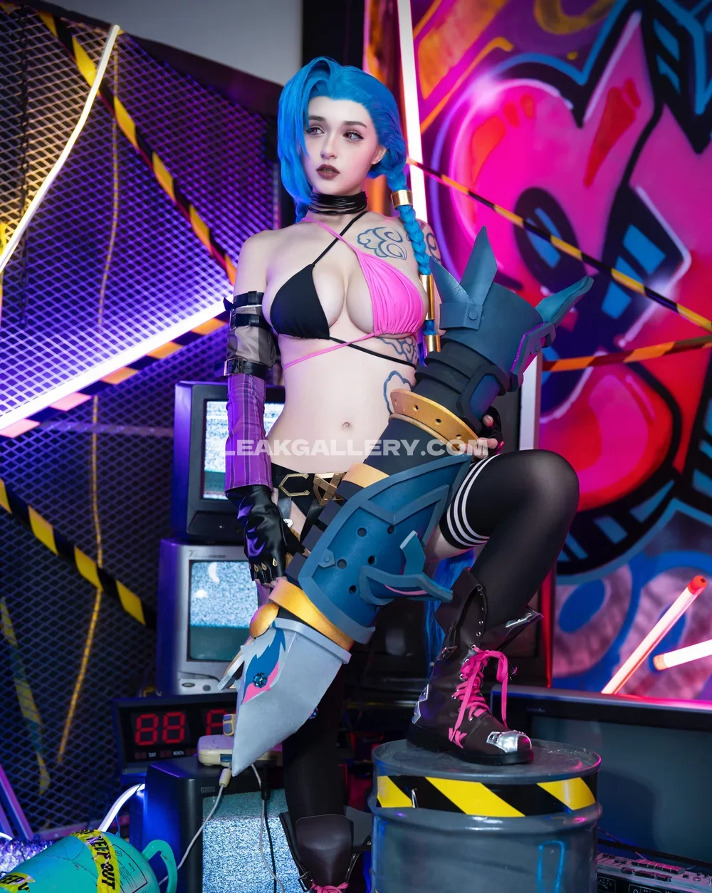 Queenfesch6 Blue Hair Cosplay Pose OnlyFans Photo Leaked