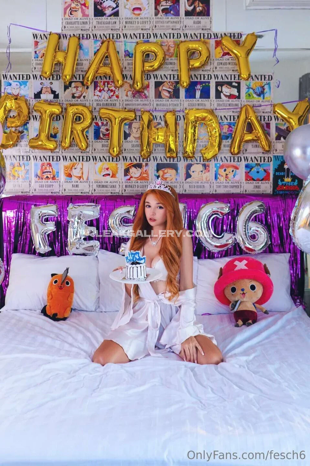Queenfesch6 Birthday Cake Hold OnlyFans Photo Leaked