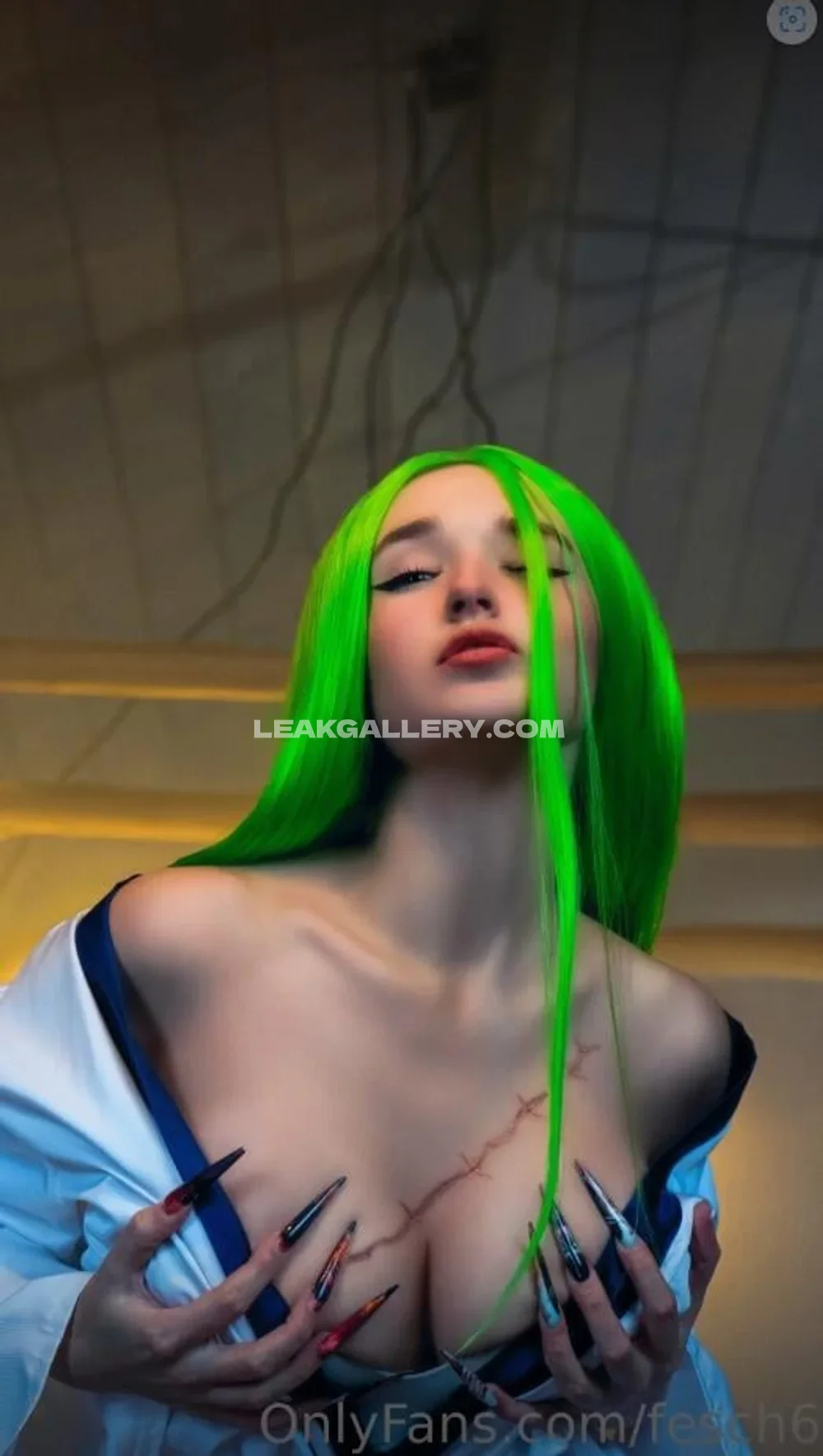 Queenfesch6 Neon Green Hair Tease OnlyFans Photo Leaked