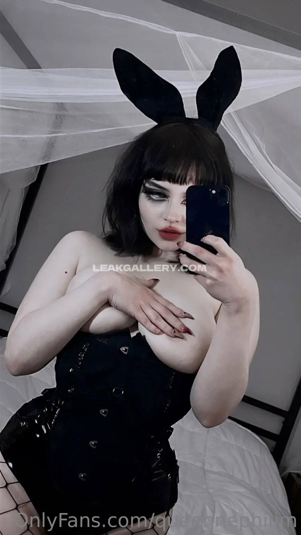 Queennephilim Bunny Ears Selfie Pose OnlyFans Photo Leaked