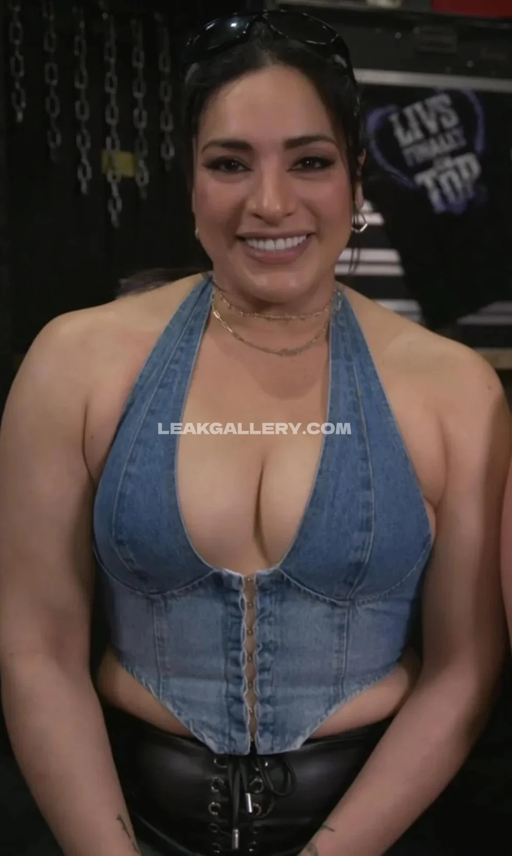 Raquelwwe Denim Halter Top Pose OnlyFans Photo Leaked