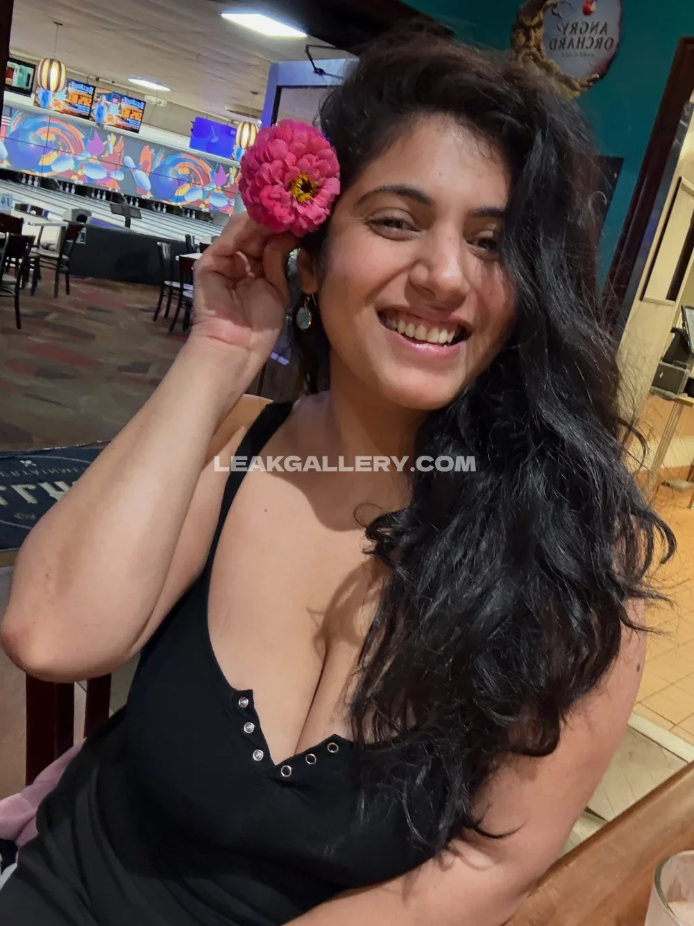Rashmiix Black Top With Flower OnlyFans Photo Leaked