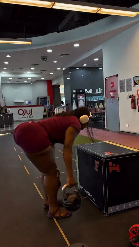 Raychiel Tight Shorts Squatting OnlyFans Video Leaked