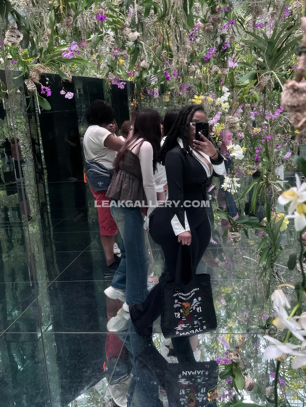 Raychiel Black Suit Mirror Selfie OnlyFans Photo Leaked