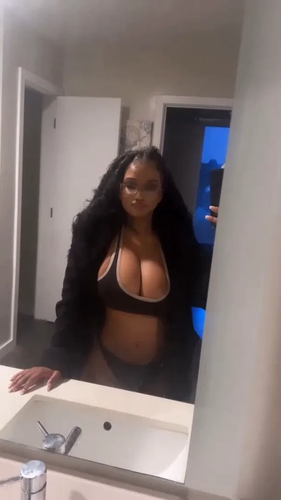Raychiel Braless Mirror Selfie OnlyFans Video Leaked