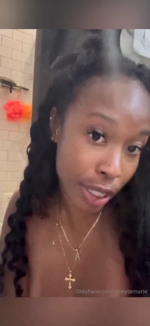 Realkeylamarie Topless Shower Selfie OnlyFans Video Leaked