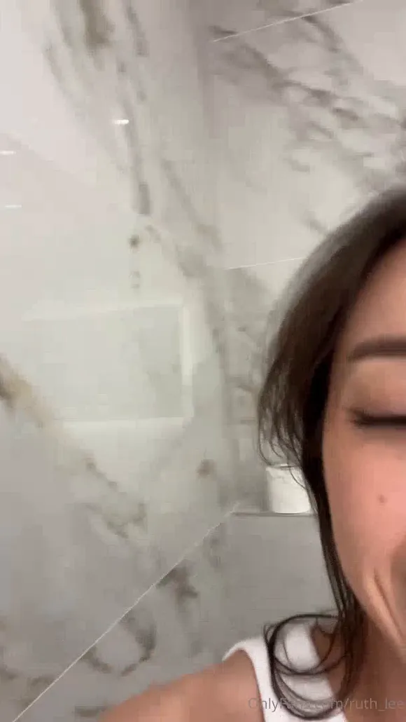 Ruth_lee Wet Hair Bathroom Selfie OnlyFans Video Leaked