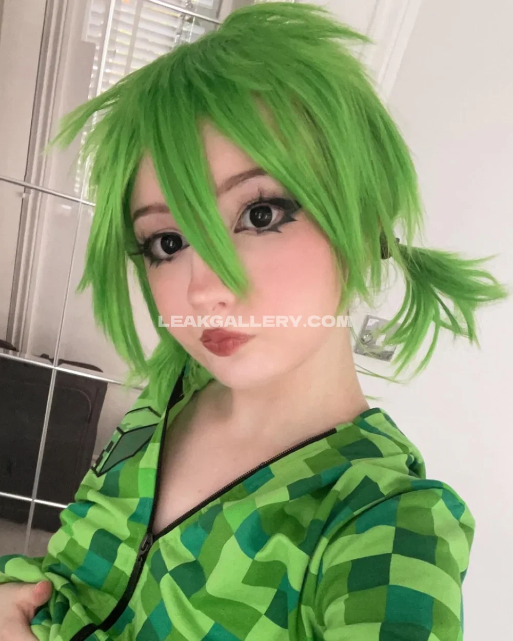 Rynkerbelle Green Wig Selfie Pose OnlyFans Photo Leaked