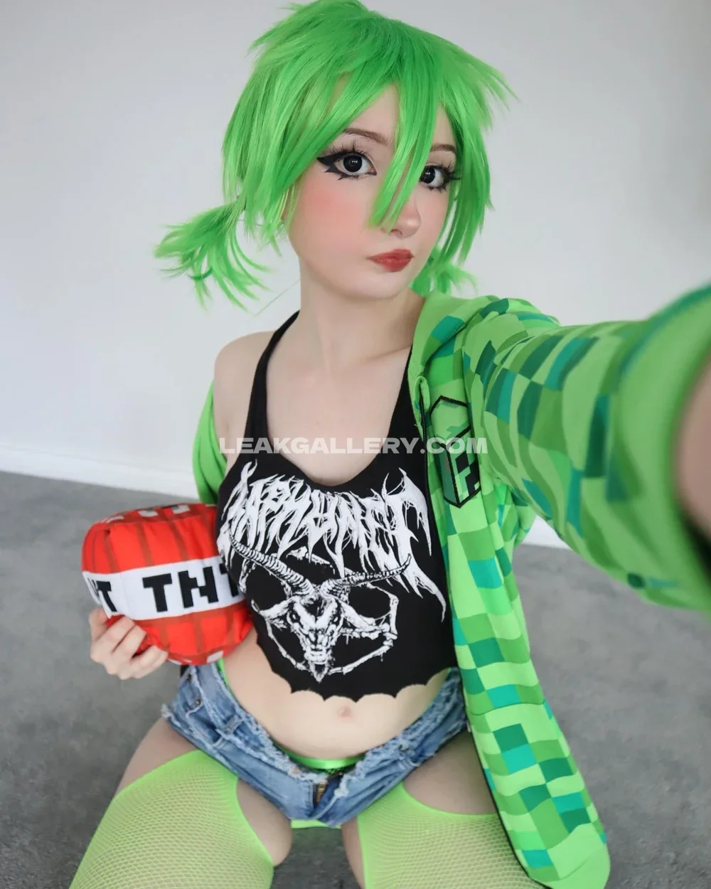 Rynkerbelle Green Wig Selfie Pose OnlyFans Photo Leaked