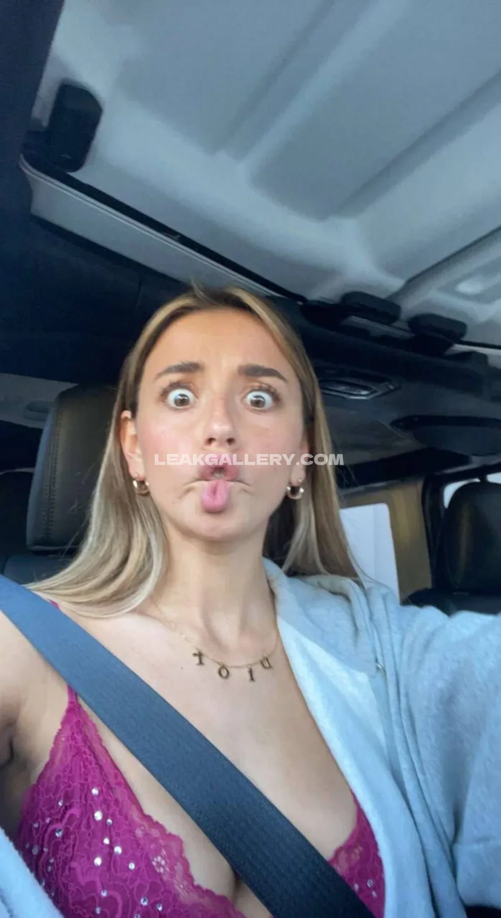 Sadiemckenna Pink Lace Bra Selfie OnlyFans Photo Leaked
