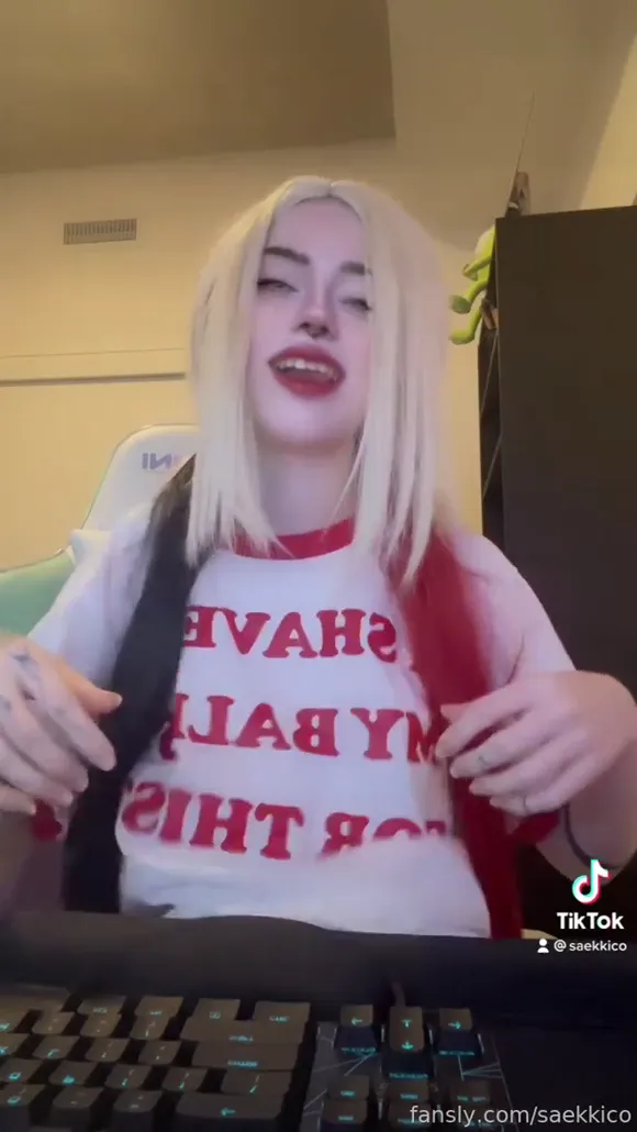 Saekkico Tattooed Fingers Teasing OnlyFans Video Leaked