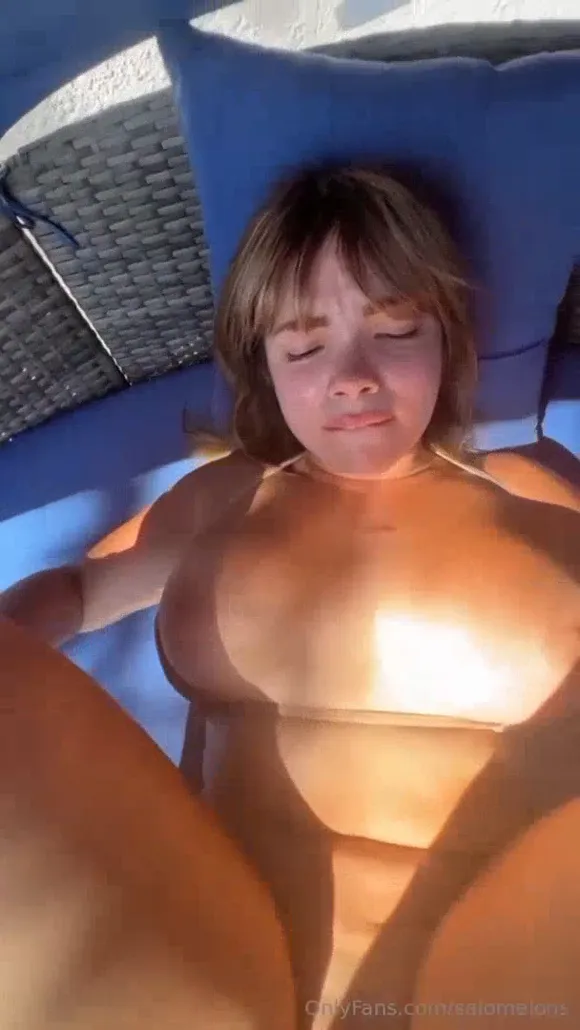 Salomelons Spreading Legs For Camera OnlyFans Video Leaked