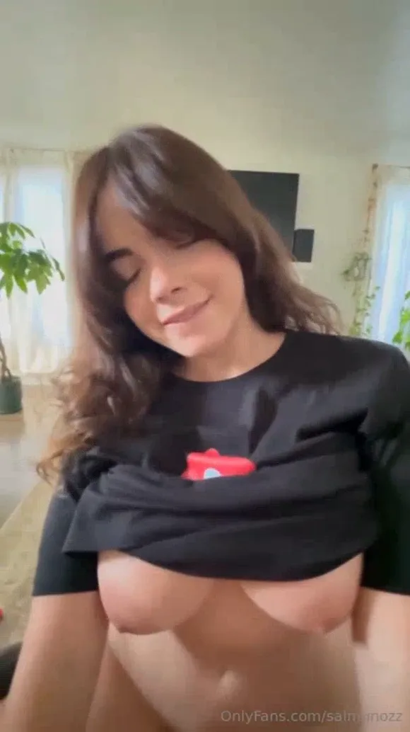 Salomelons Topless Tshirt Pull OnlyFans Video Leaked