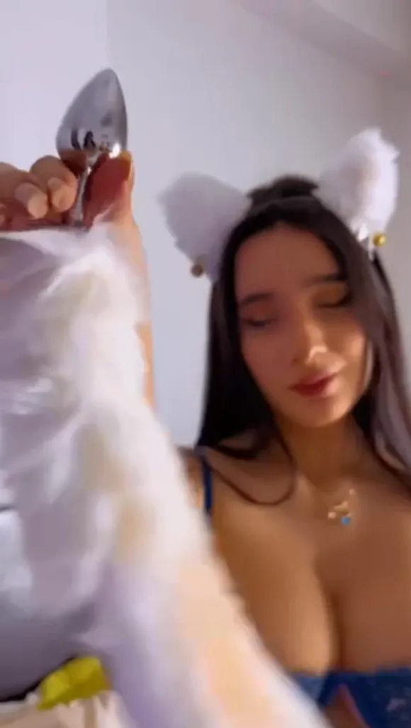 Samapetrizzo Cat Ears Tease With Spoon OnlyFans Video Leaked