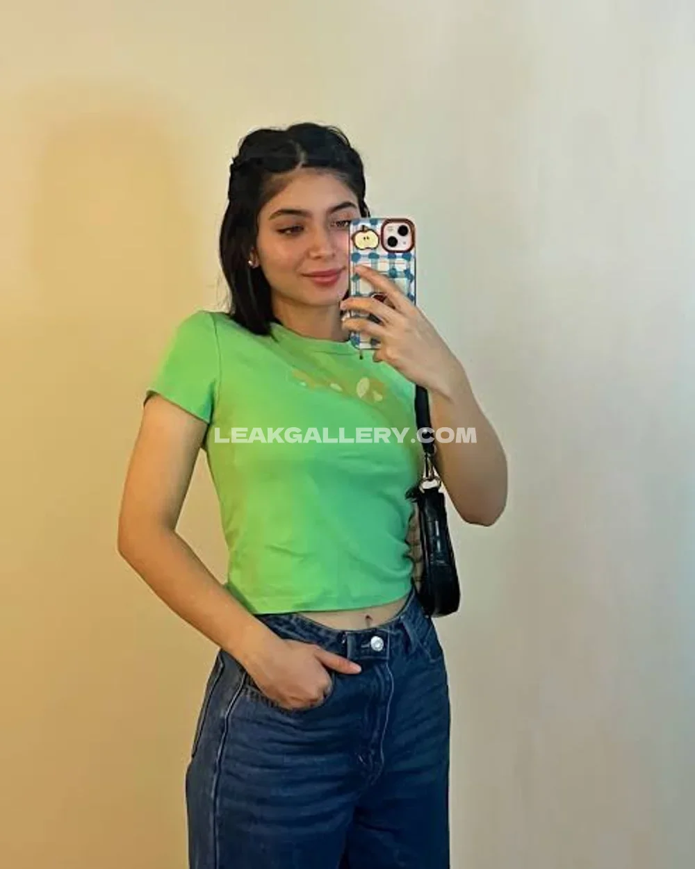 Samm_ravenn Crop Top Belly Peek OnlyFans Photo Leaked