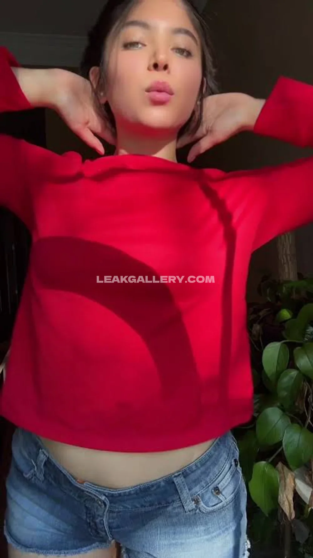 Samm_ravenn Red Crop Top Tease OnlyFans Photo Leaked