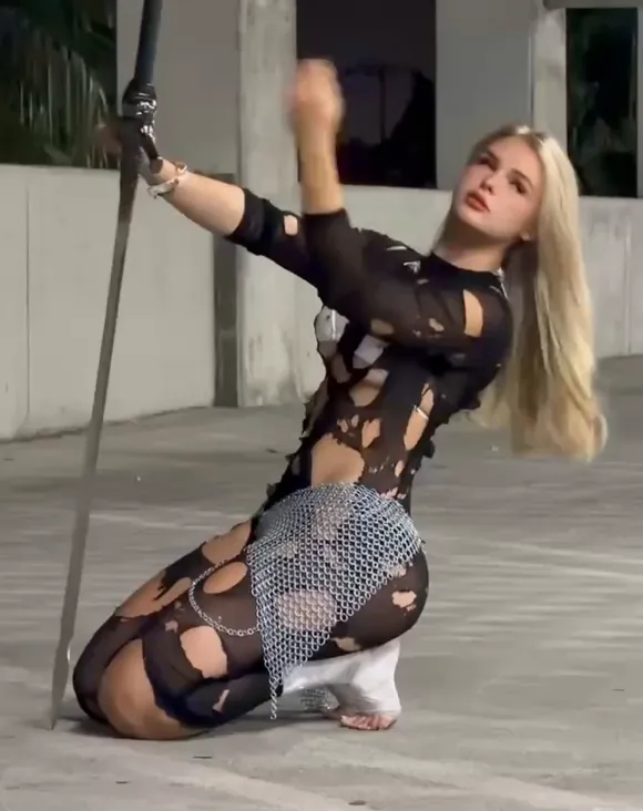 Sava Schultz Kneeling Sword Pose OnlyFans Video Leaked