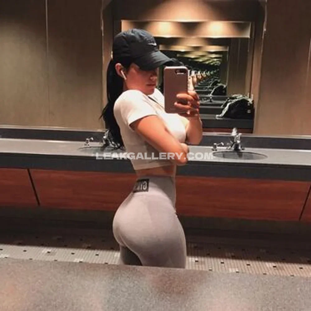 Savysummer Gym Selfie In Leggings OnlyFans Photo Leaked