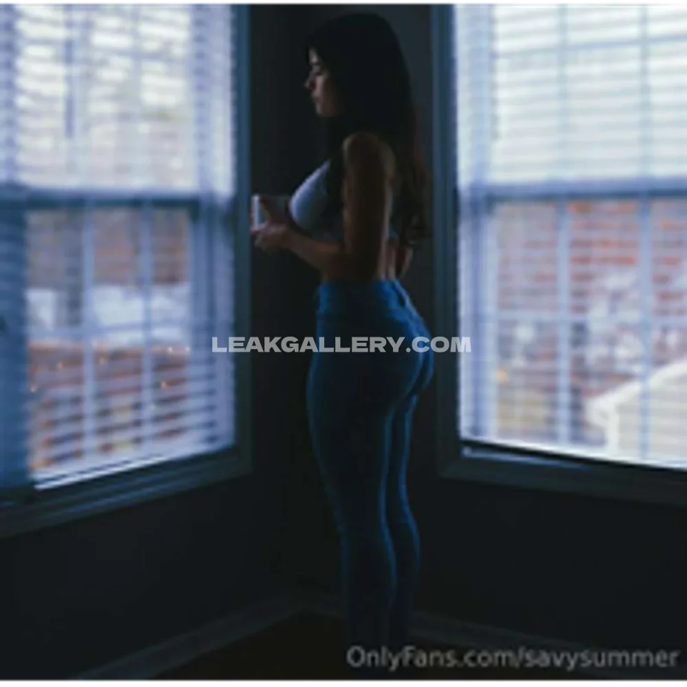 Savysummer Side Profile In Leggings OnlyFans Photo Leaked
