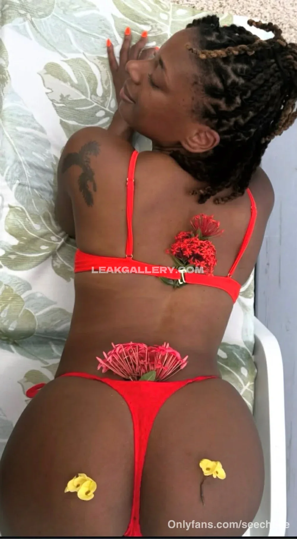 Seechelle Red Thong With Flowers OnlyFans Photo Leaked