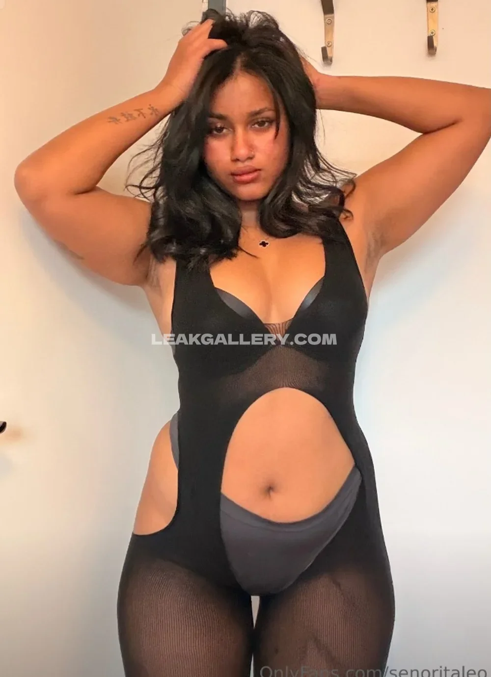 Senoritasara Black Bodysuit Pose OnlyFans Photo Leaked