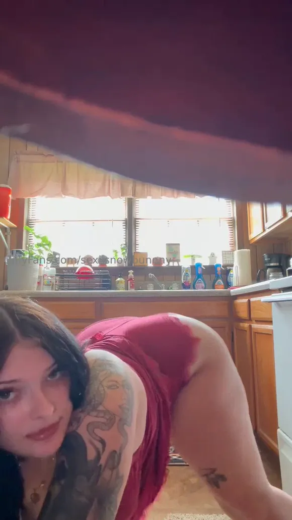 Sexiisnowbunnny Red Bodysuit Ass Bend OnlyFans Video Leaked