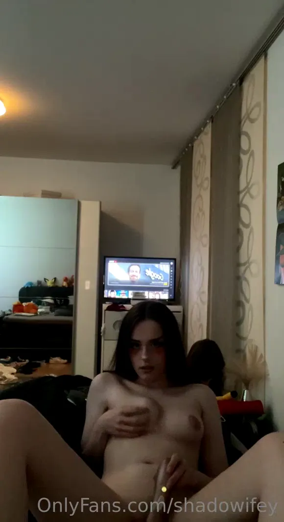 Shadowifey Topless Selfie Pose OnlyFans Video Leaked