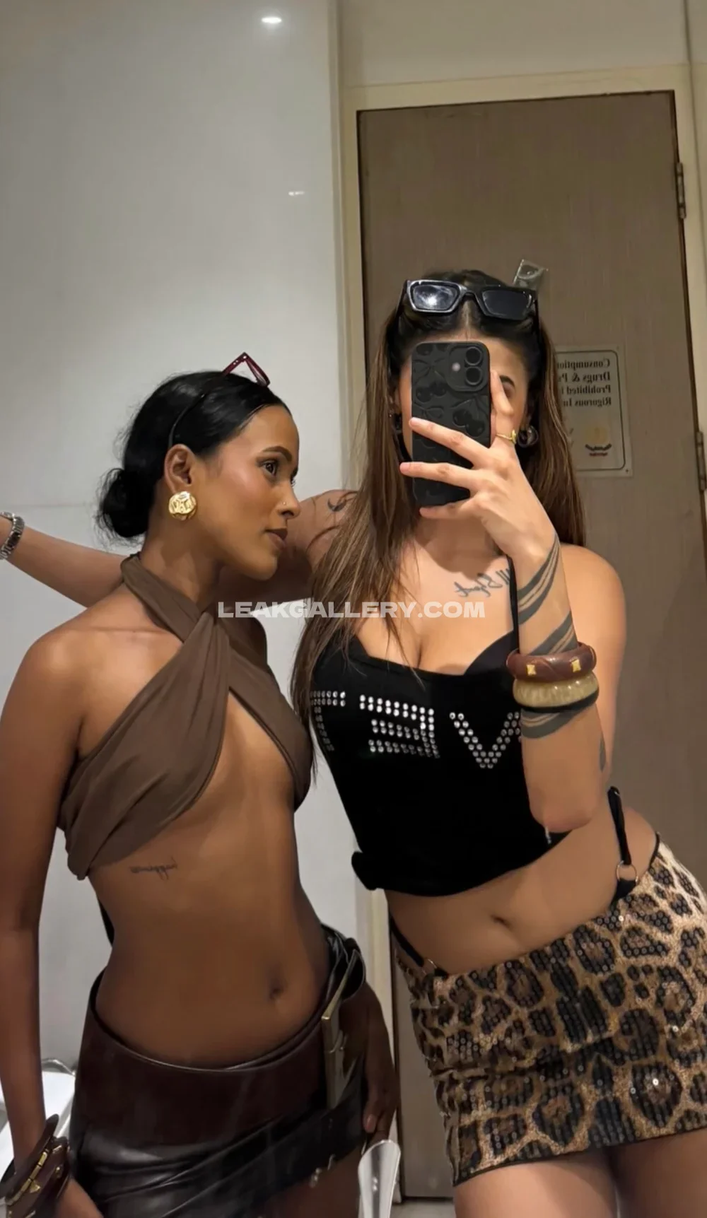 Shambhavi1997 Mirror Selfie With Friend OnlyFans Photo Leaked