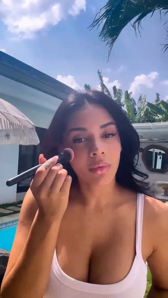 Shanayajoshy Makeup Brush Application OnlyFans Video Leaked