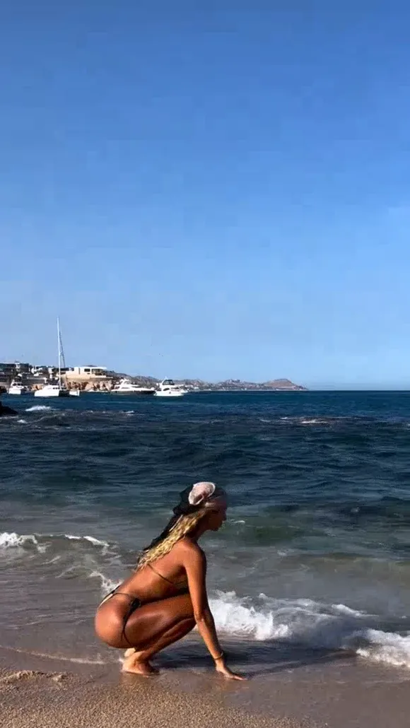Sierraskye Bikini Squat At Beach OnlyFans Video Leaked