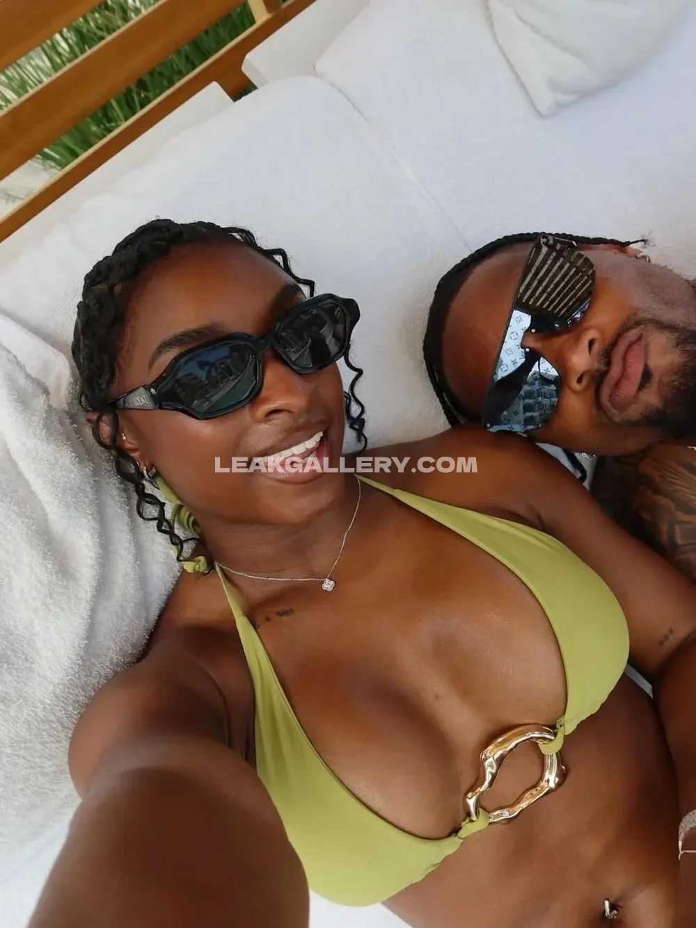 Simonebiles Green Bikini Selfie Pose OnlyFans Photo Leaked