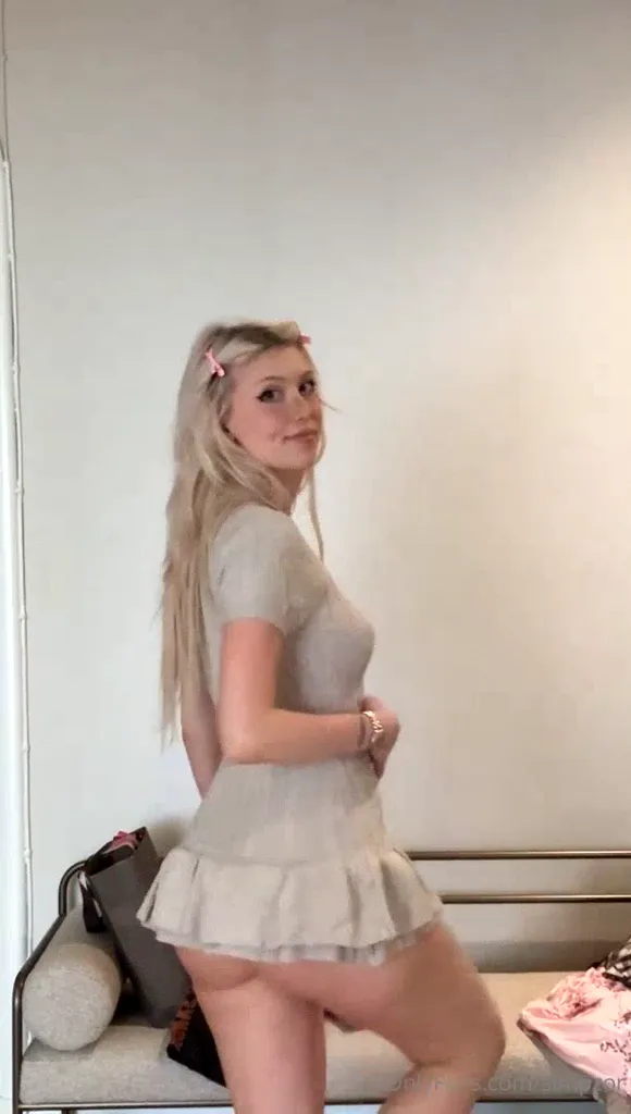 Simpzor Short Dress Tease OnlyFans Video Leaked