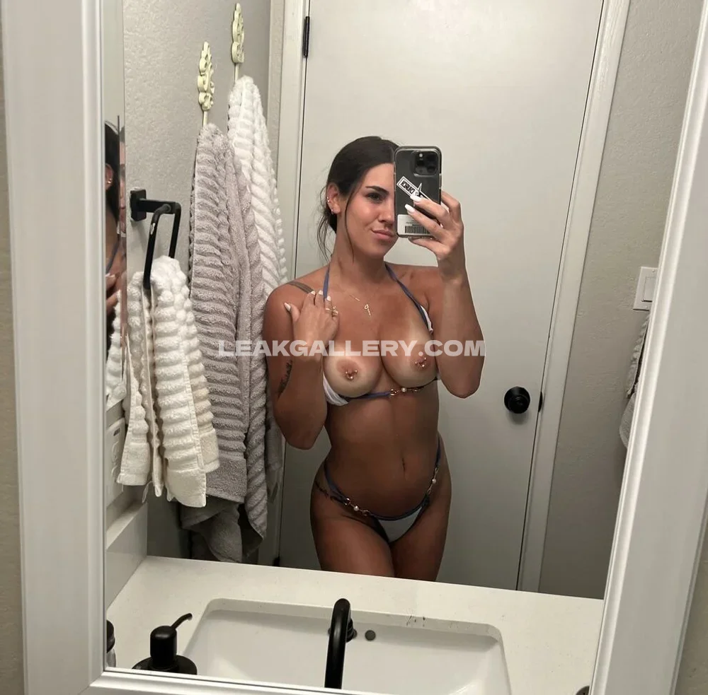 Sloane.nash Topless Mirror Selfie OnlyFans Photo Leaked