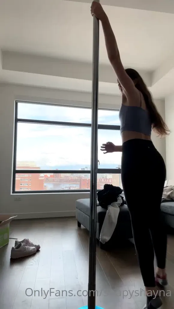 Soapyshayna Pole Dance Leg Spread OnlyFans Video Leaked